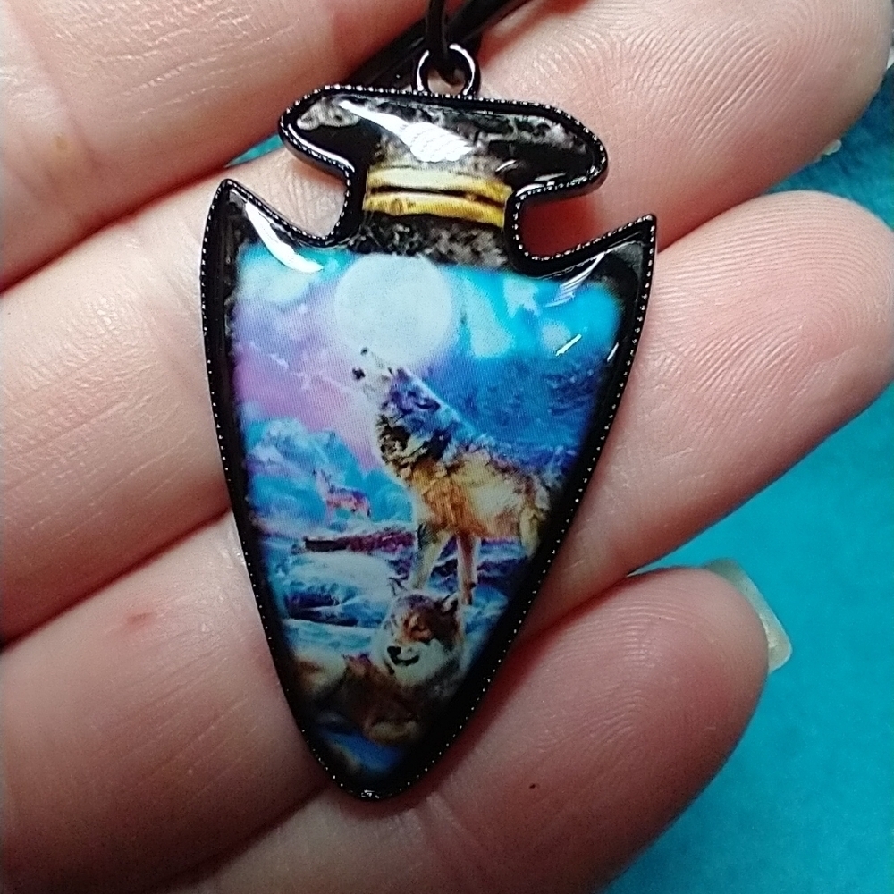 Black keychain wolf pack howling at the moon blue pink jewelry